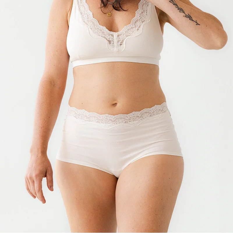 Salua Highwaisted Panty with Lace Edge